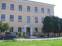 Budova školy a knihovny