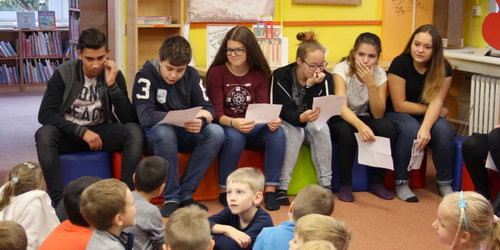 Zobrazit článek - Velcí a starší žáci četli malým a mladším