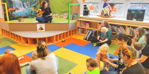 Zobrazit článek - Bookstart - Malý dinosaurus