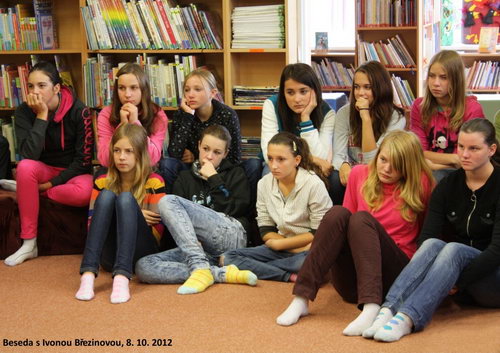 Zobrazit článek - Ivona Březinová v knihovně
