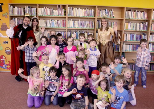 Zobrazit článek - Knihovna pasovala do stavu čtenářského několik stovek prvňáčků