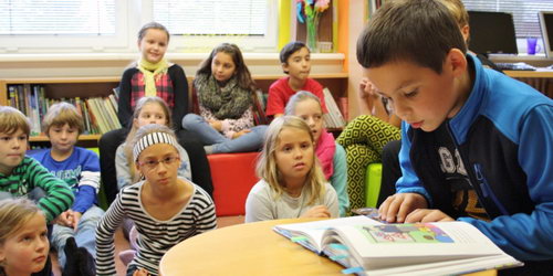 Zobrazit článek - Čtenářský maraton - 225 stran textu a 317 čtenářů a nocování knihoven