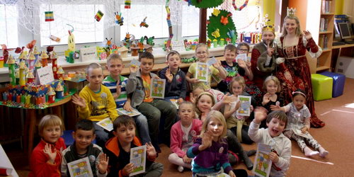 Zobrazit článek - Do knihovny zavítal pohádkový král s královnou