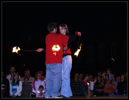 2009-05-01 Májové políbení u kašny - zvětšit