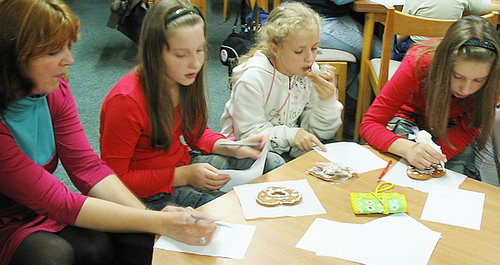 2007-11-23 Zdobení perníčků v knihovně - zvětšit