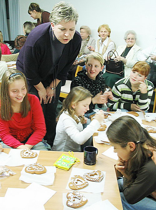 2007-11-23 Zdobení perníčků v knihovně - zvětšit