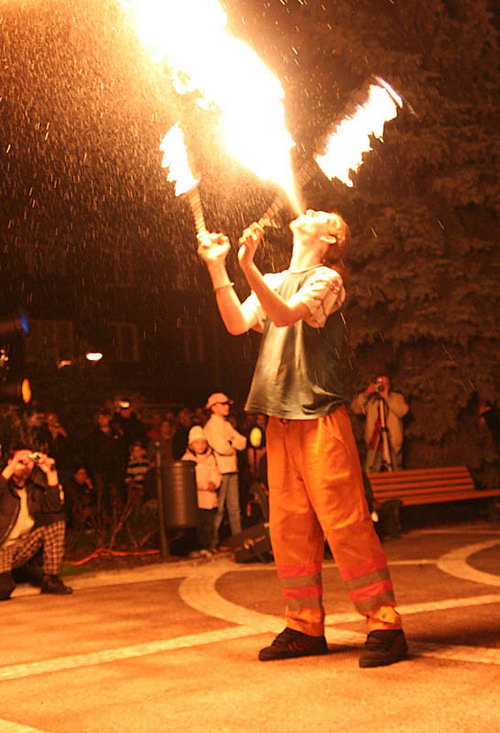 2008-05-01 Políbení Odry a Olše aneb Fontána se probouzí - zvětšit