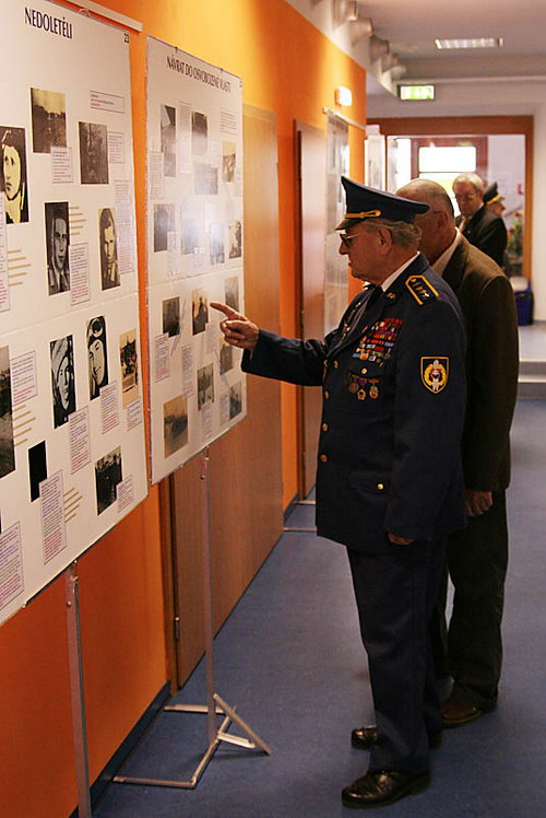 2008-05-01 Beseda s výstavou: Bojovali jsme za svobodu - zvětšit