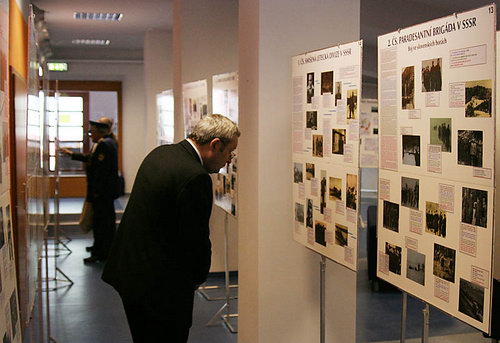 2008-05-01 Beseda s výstavou: Bojovali jsme za svobodu - zvětšit