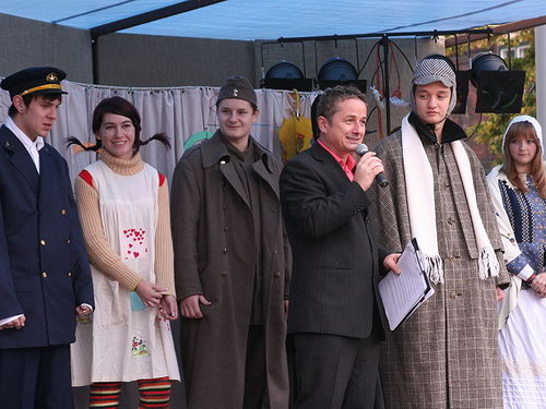 2008-10-04 Guinessův rekord - nejvíce lidí na náměstí s knihou - zvětšit
