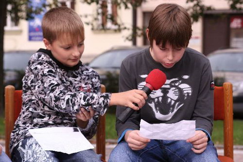 2007-10-02 Čtení na náměstí v rámci týdne knihoven - zvětšit